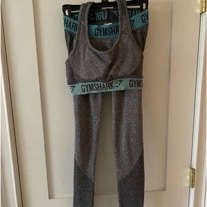 Gymshark Flex sports bra and leggings. Very comfortable.